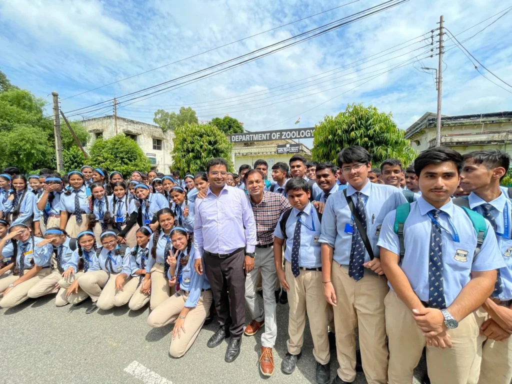 Invisible Micro World 10tsApp Image 2024-09-16 at 12.33.25 PM